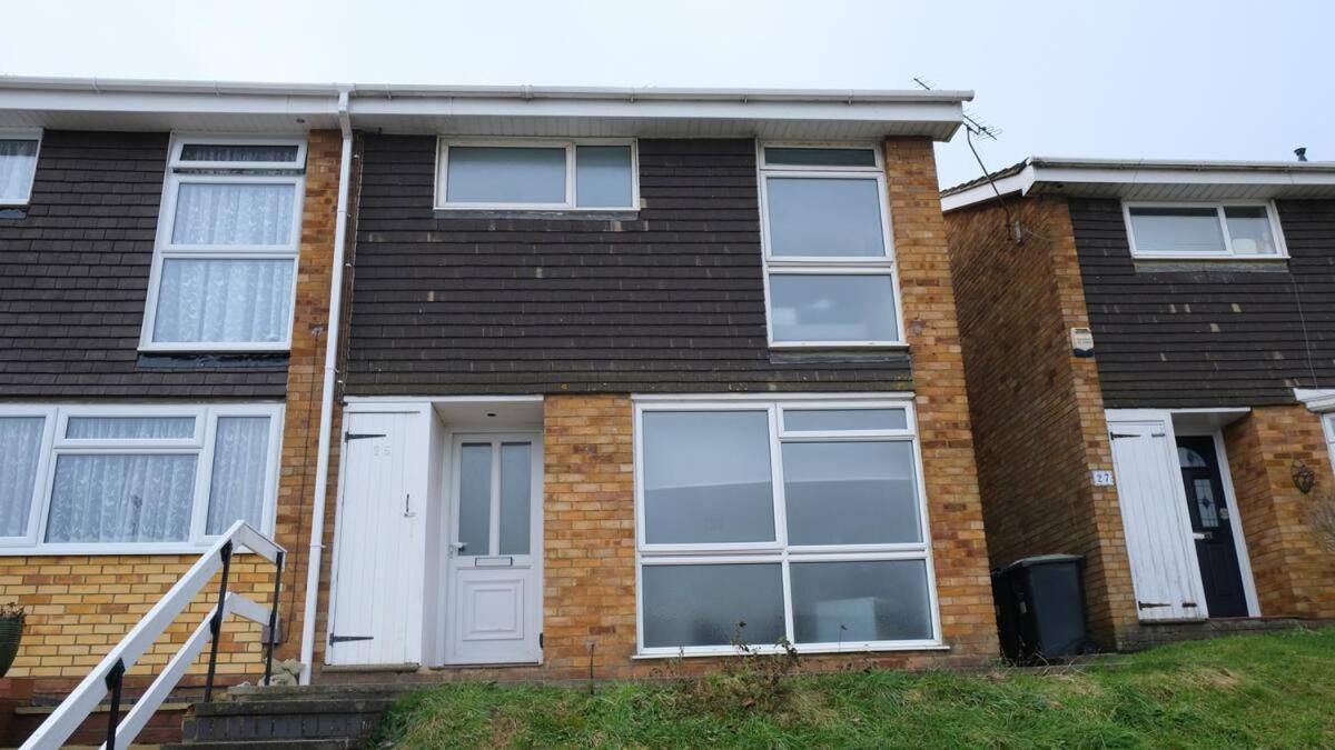 Large House - Free Parking - Contractor - Leisure Villa Luton  Exterior photo