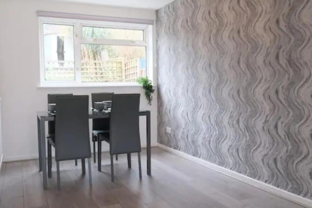 Large House - Free Parking - Contractor - Leisure Villa Luton  Exterior photo